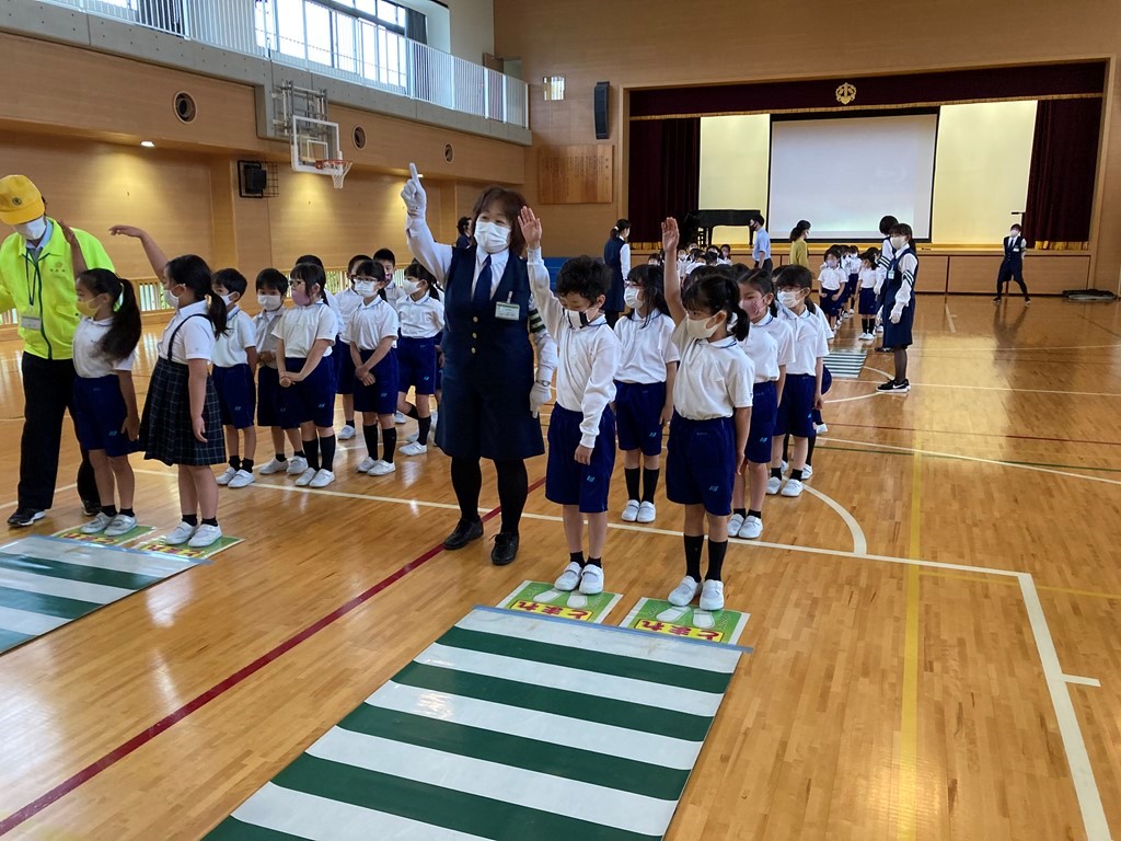 1・2年生 交通安全指導教室