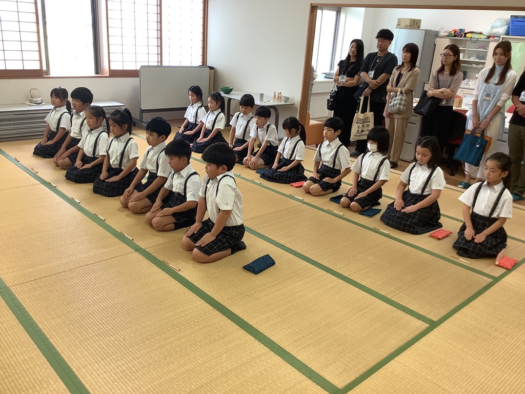 全学年フリー参観・1年 お茶のこころ