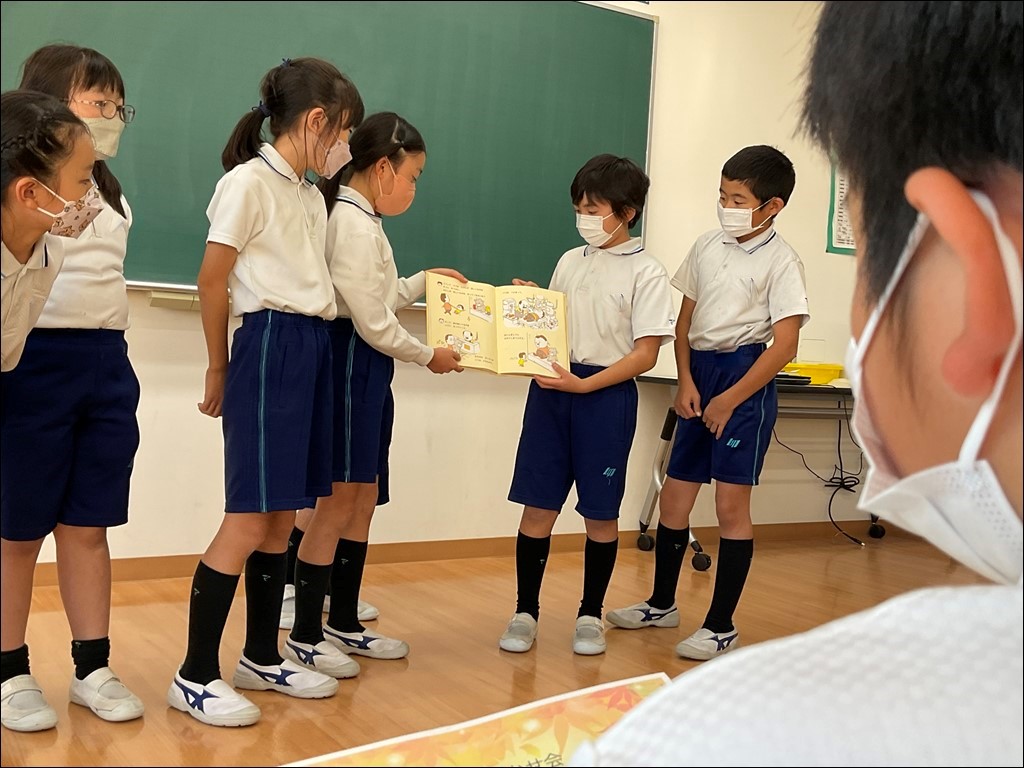 3年生　1年生への読み聞かせ