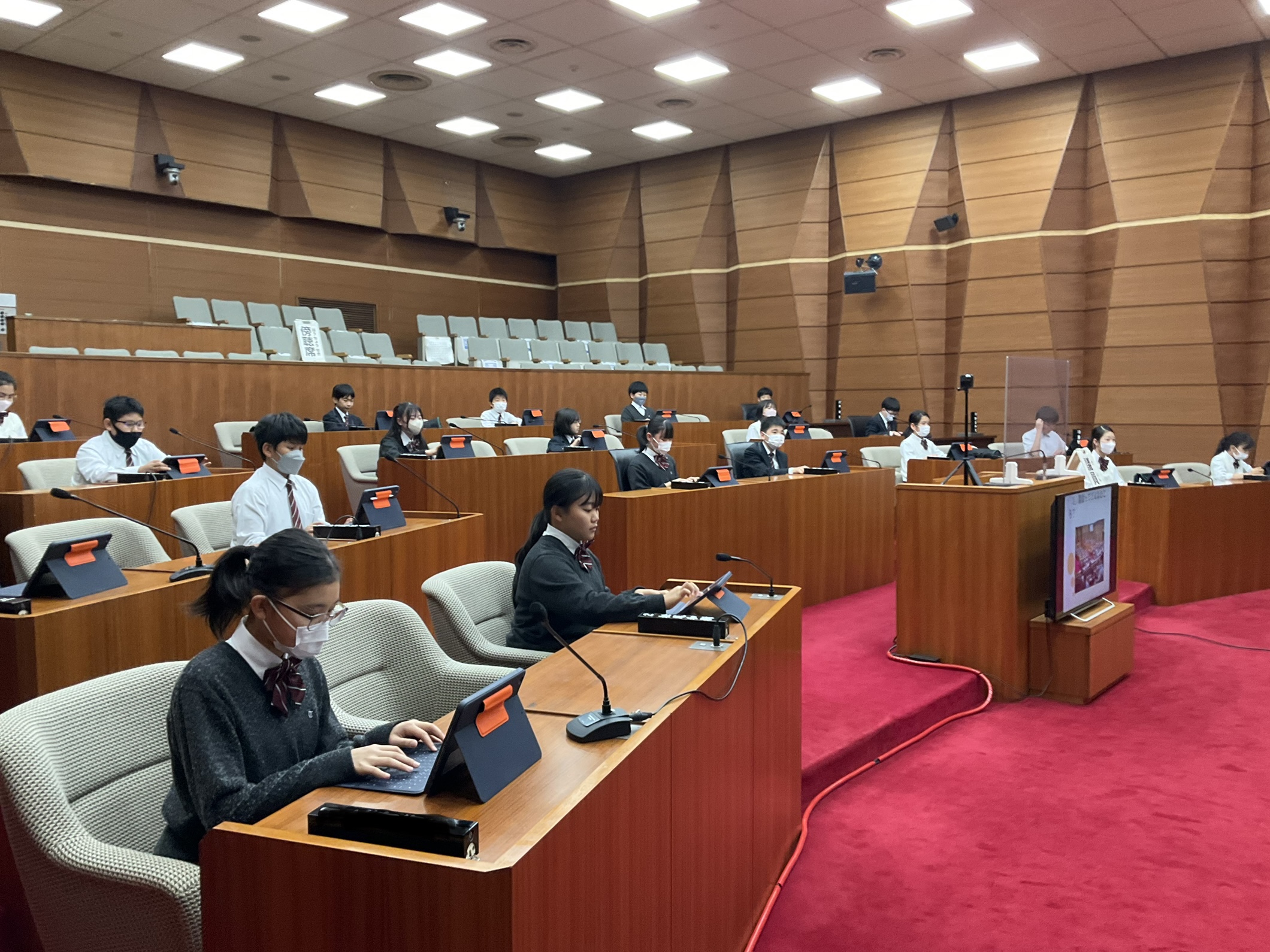 ６年生　可児市議会見学