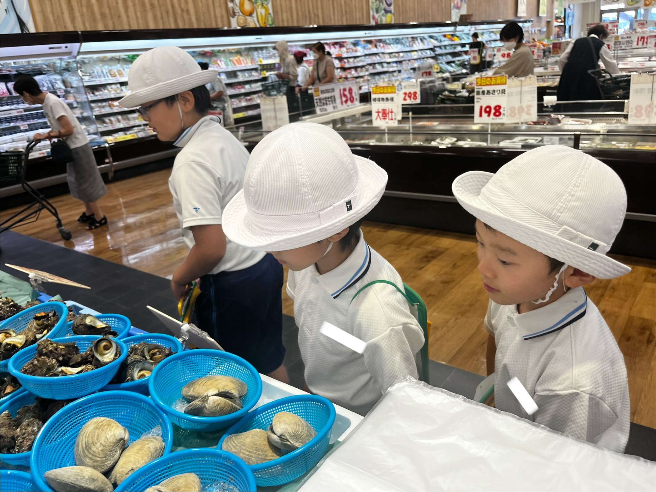 ３年生　スーパーマーケット見学