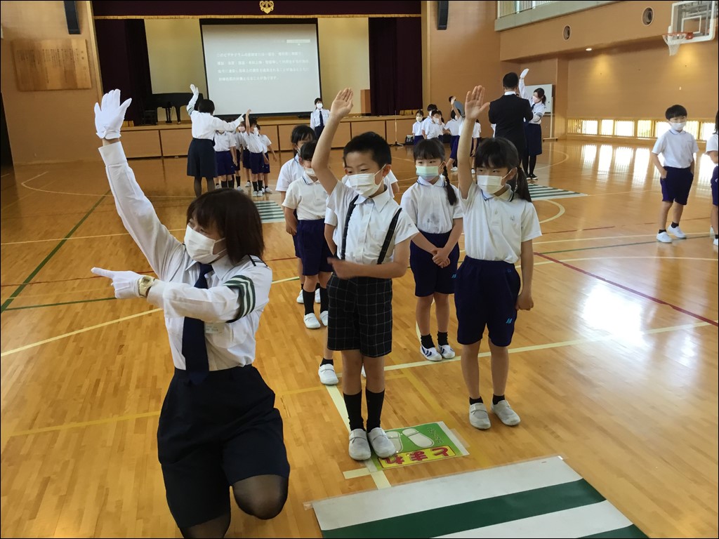 1、2年生交通安全教室