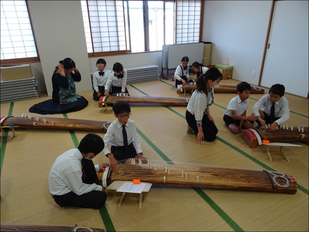 4年生「お琴」