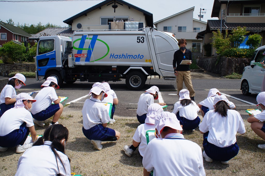 4年生 ごみ集積所見学
