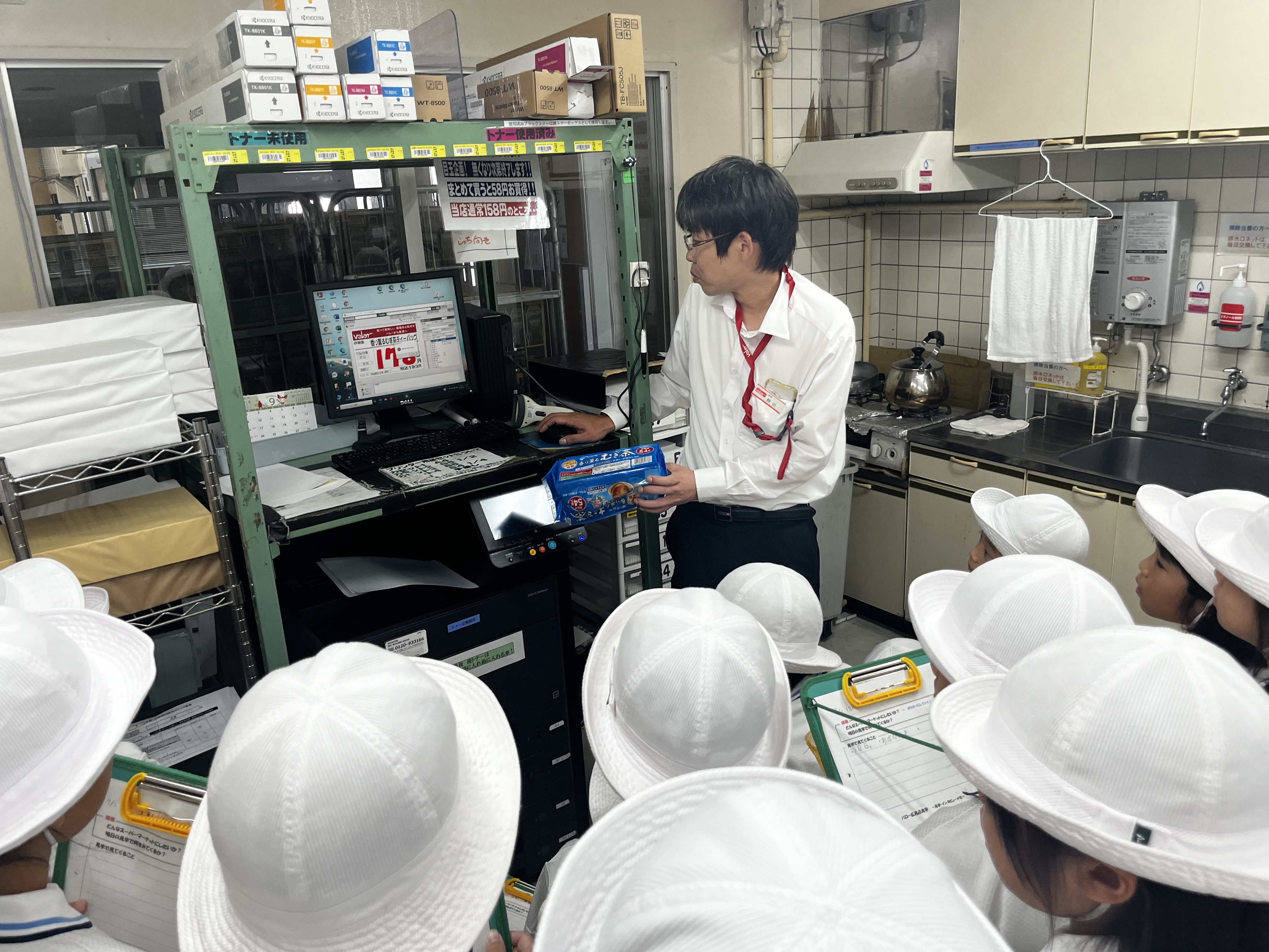 ３年生　スーパーマーケット見学