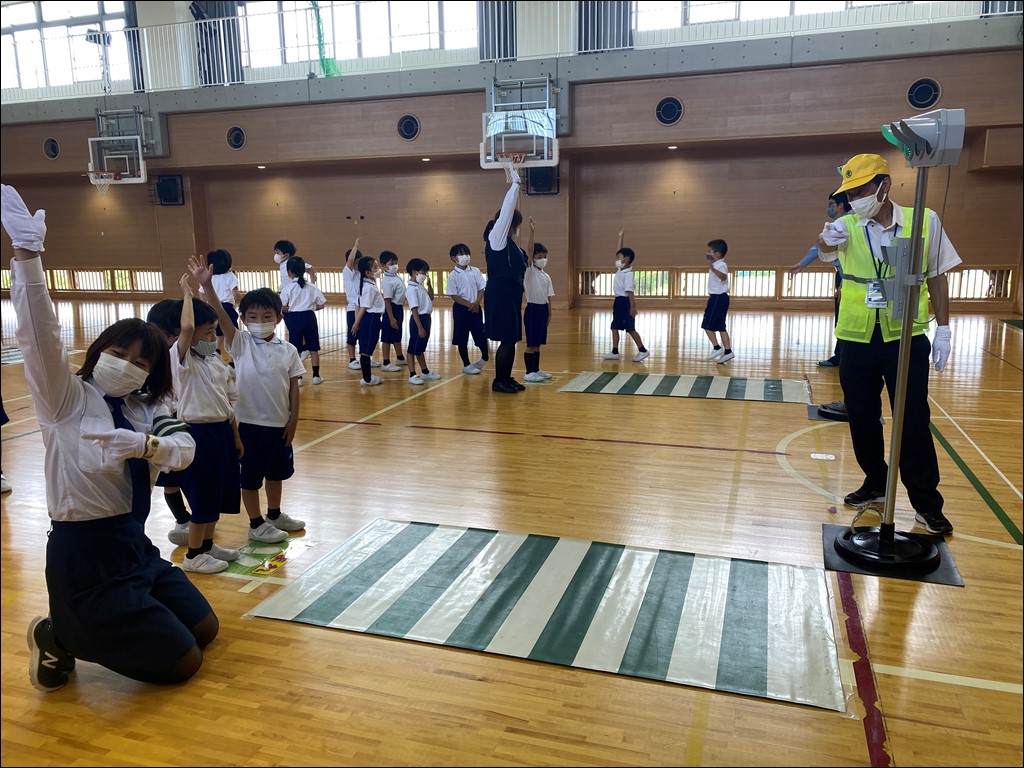 1、2年生交通安全教室