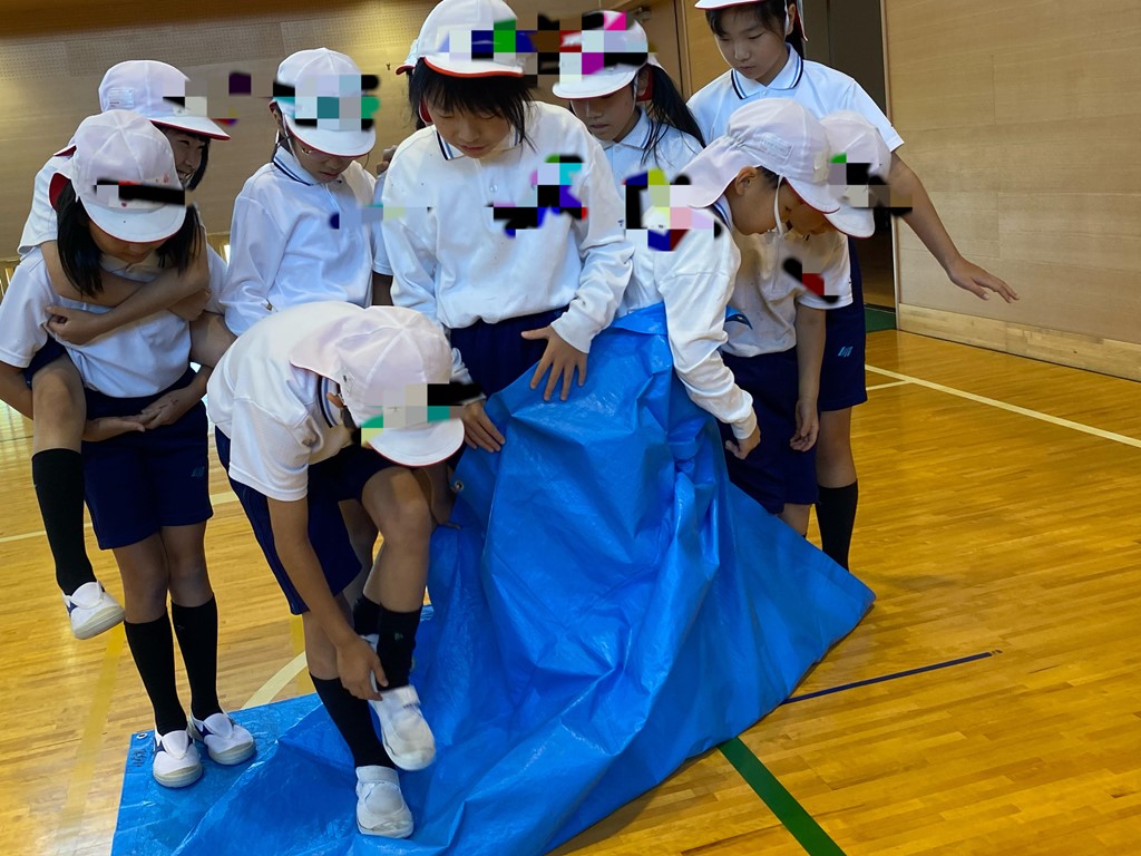4年生　『学校ぼうけん』