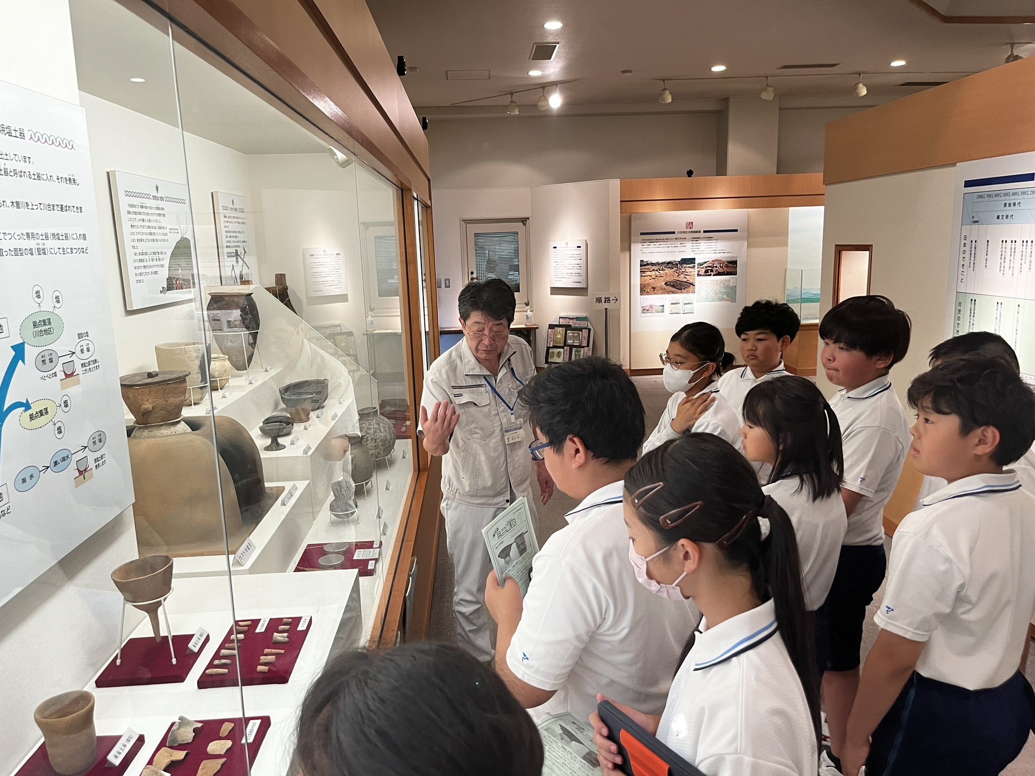 6年生 社会科校外学習「川合考古資料館」