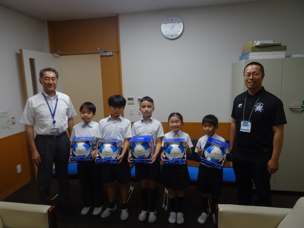 『FC岐阜』からサッカーボールをいただきました