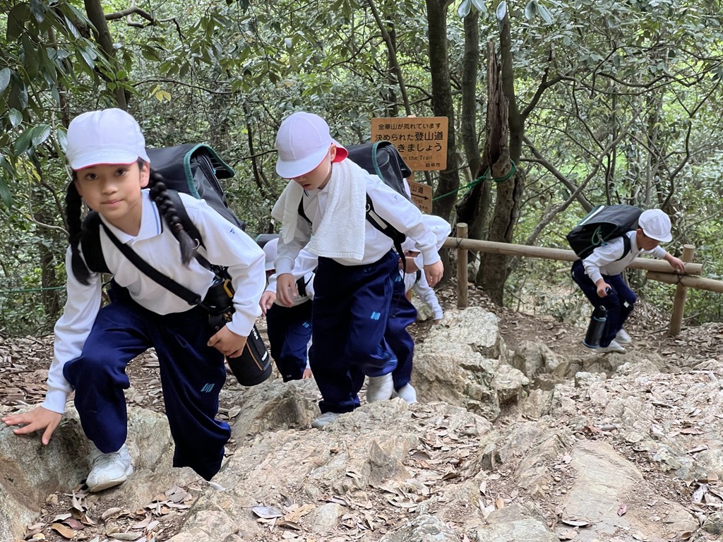 3年生 遠足「金華山登山」｜School Blog｜帝京大学可児小学校