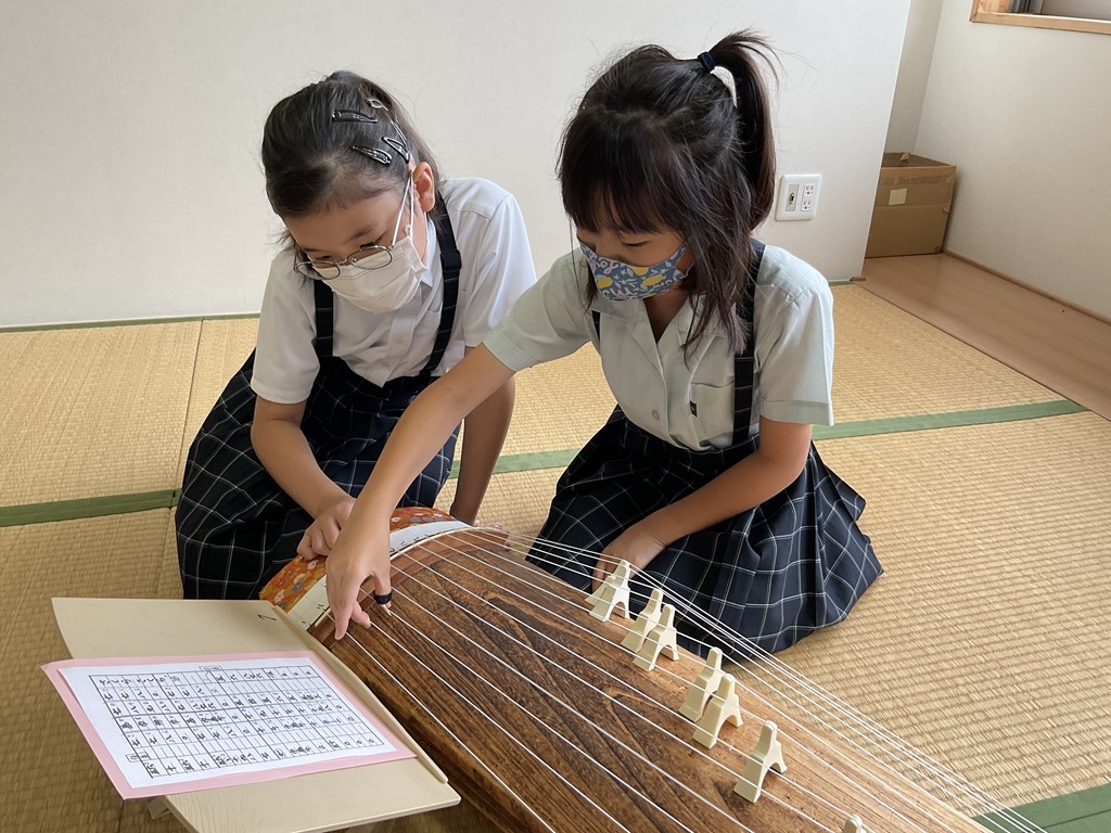 4年生　箏（琴）の授業