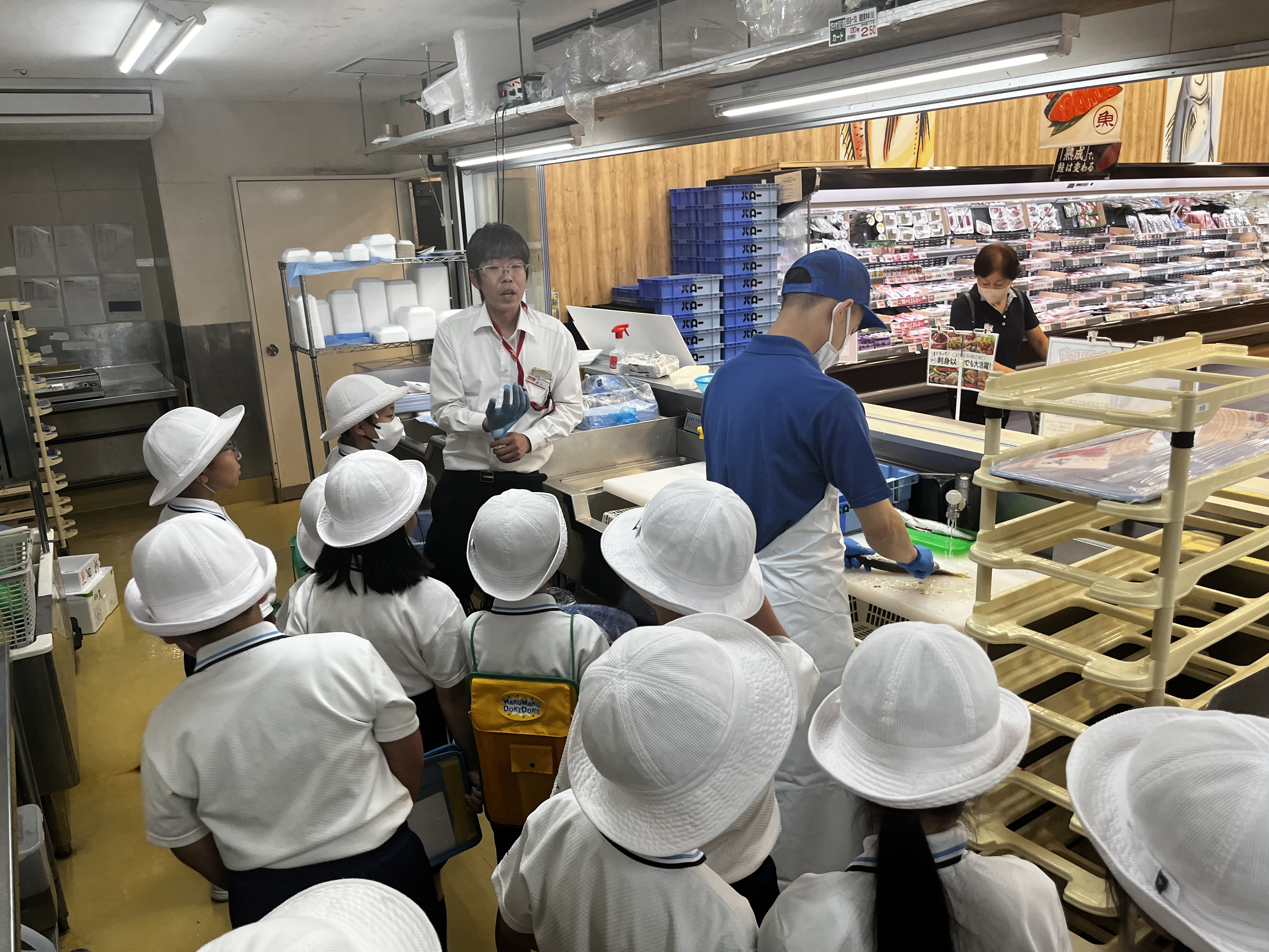 ３年生　スーパーマーケット見学