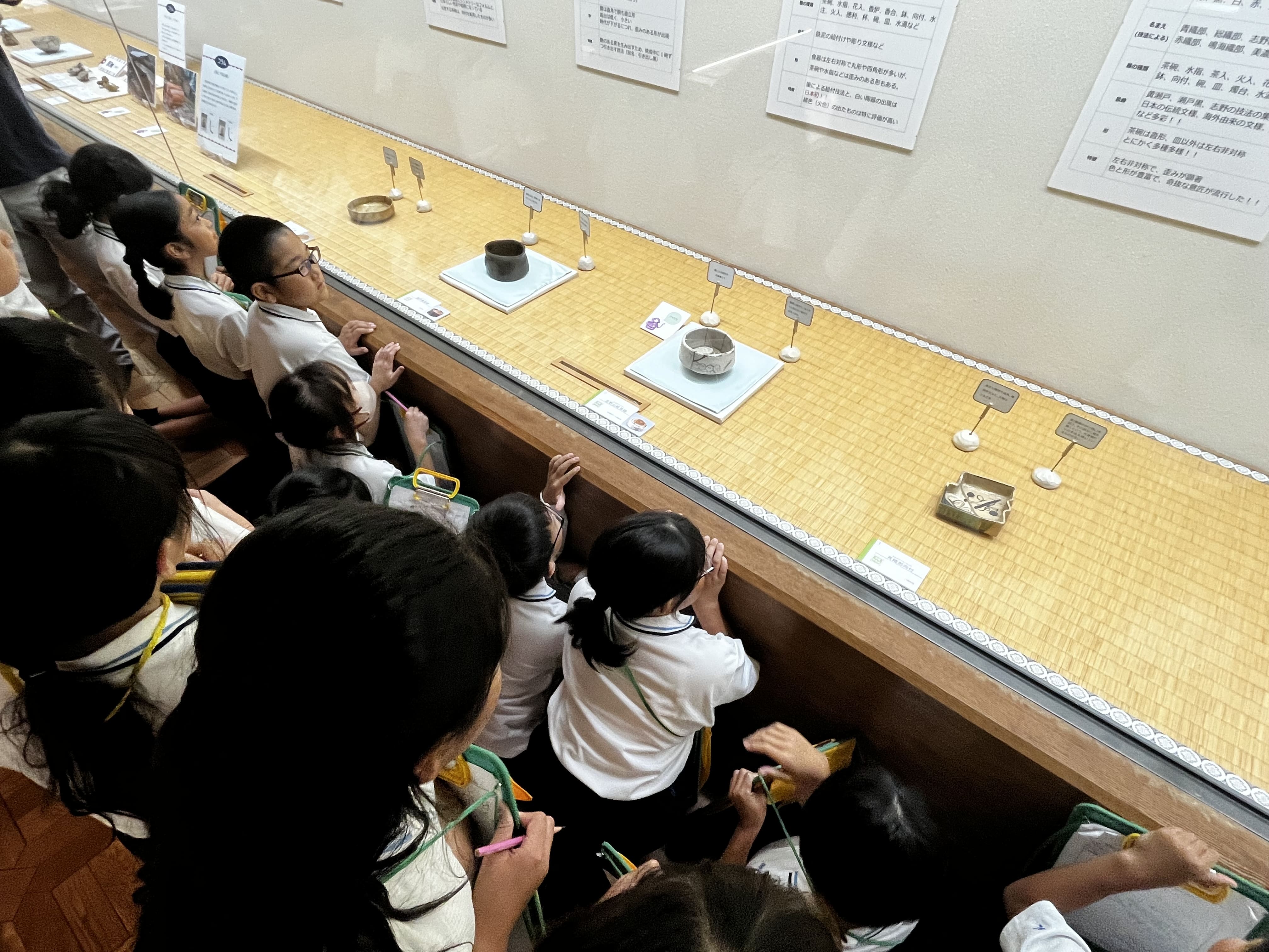 4年生　荒川豊蔵資料館見学