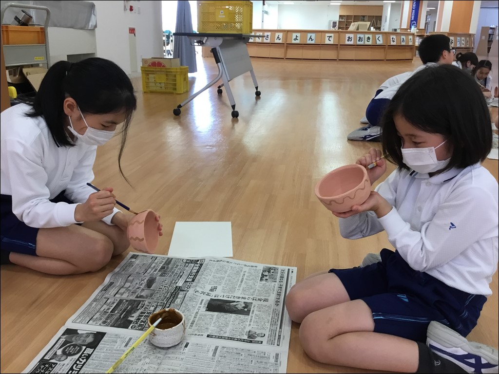 5年生 はっけん「やきもの 絵付け」